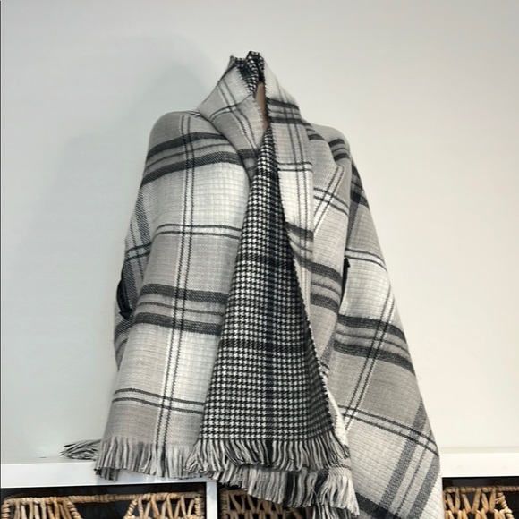 Echo Sweaters - Echo wrap